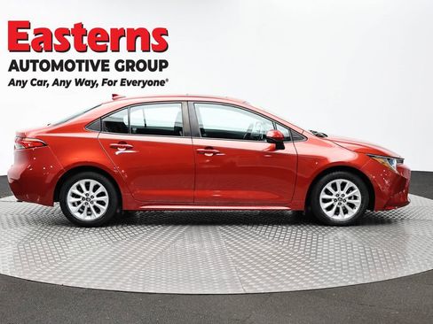 Used 2020 Toyota Corolla LE w/ LE Premium Package image 4