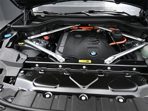 New 2026 BMW X5 xDrive50e image 17