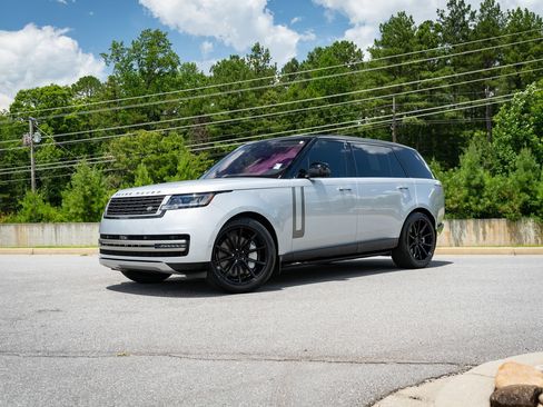 Used 2023 Land Rover Range Rover Long Wheelbase SE AWD/4WD image 3
