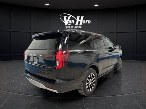 Used 2025 Ford Expedition Platinum AWD/4WD image 3