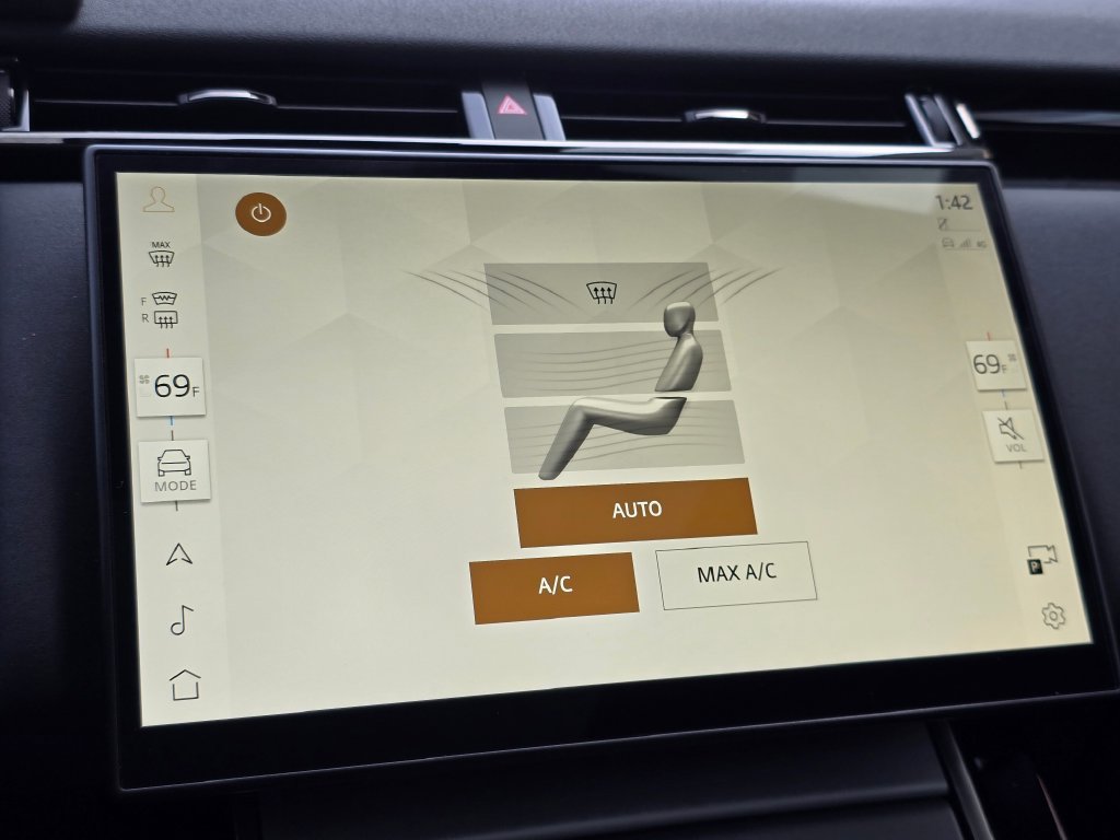 Certified 2025 Land Rover Range Rover Velar S AWD/4WD image 24