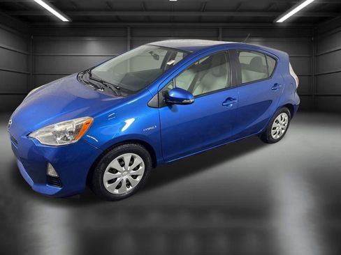 Used 2014 Toyota Prius C One image 2