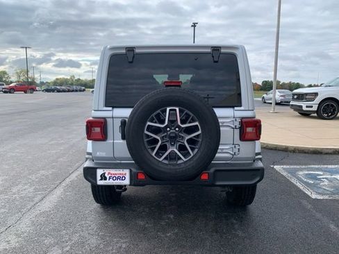 Used 2024 Jeep Wrangler Sahara w/ Technology Group image 7