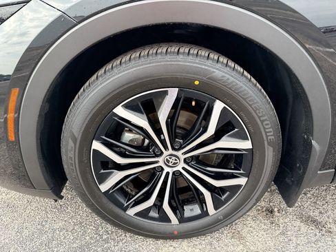 Used 2024 Toyota Crown XLE image 18