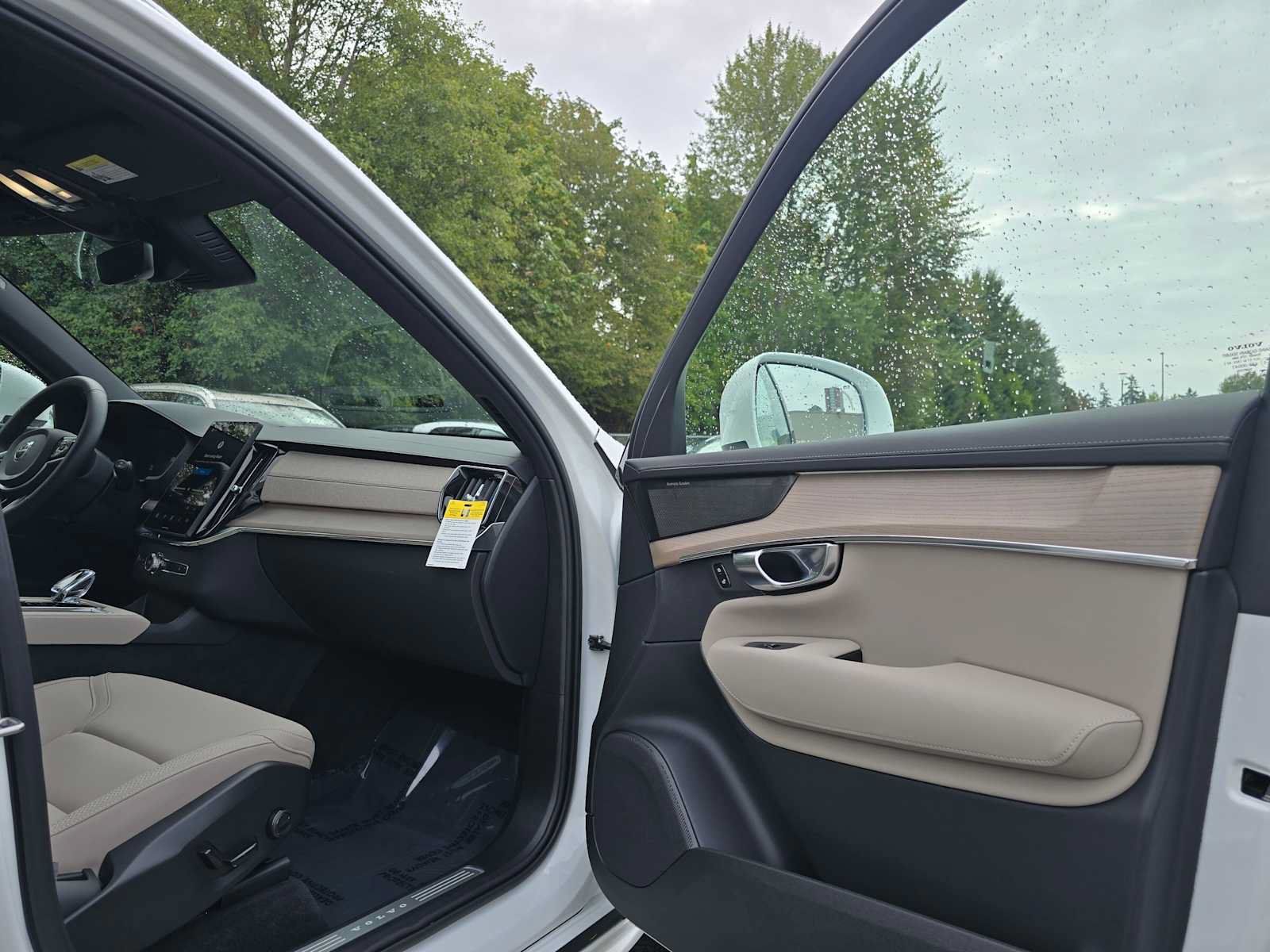 Used 2026 Volvo XC90 B6 Plus w/ Protection Package Premier AWD/4WD image 11
