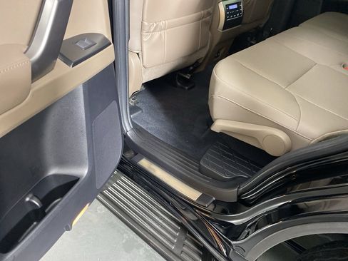 Certified 2023 Lexus GX 460 Premium image 27