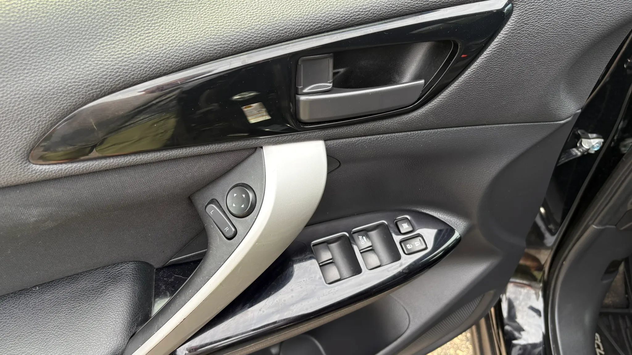 Used 2023 Mitsubishi Eclipse Cross LE AWD/4WD image 17