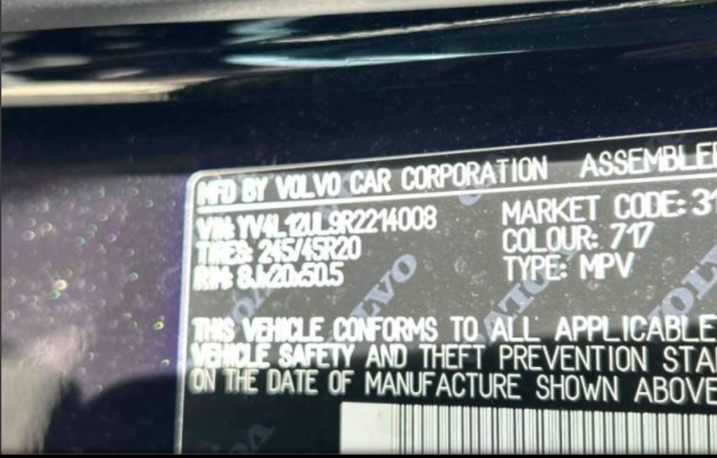 Used 2024 Volvo XC40 B5 Plus w/ Protection Package Premier AWD/4WD image 5