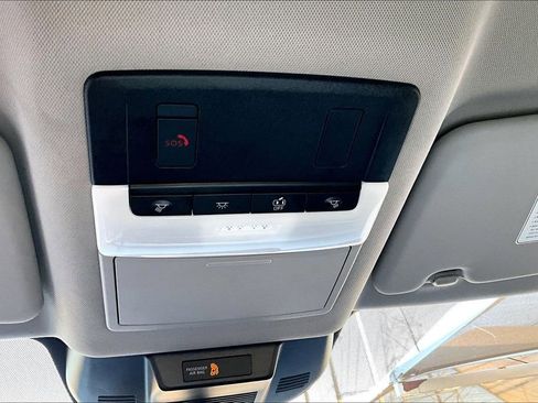 Used 2024 Nissan Rogue SV image 52