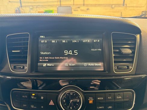 Used 2015 Kia Cadenza Premium w/ Luxury Package image 17