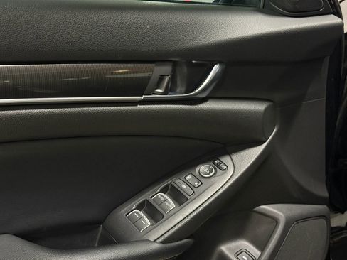 Used 2018 Honda Accord Sport image 11