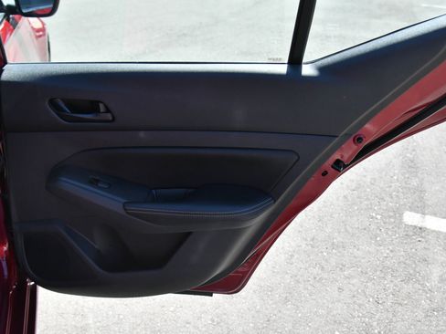 Used 2025 Nissan Altima 2.5 SV FWD image 36