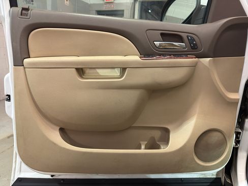 Used 2014 Chevrolet Suburban LT w/ Luxury Package image 13