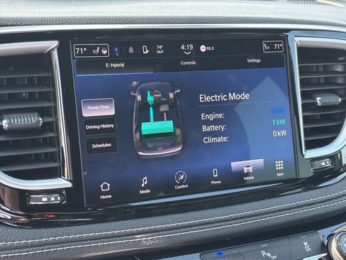 Used 2023 Chrysler Pacifica Touring-L w/ S Appearance Package FWD image 4