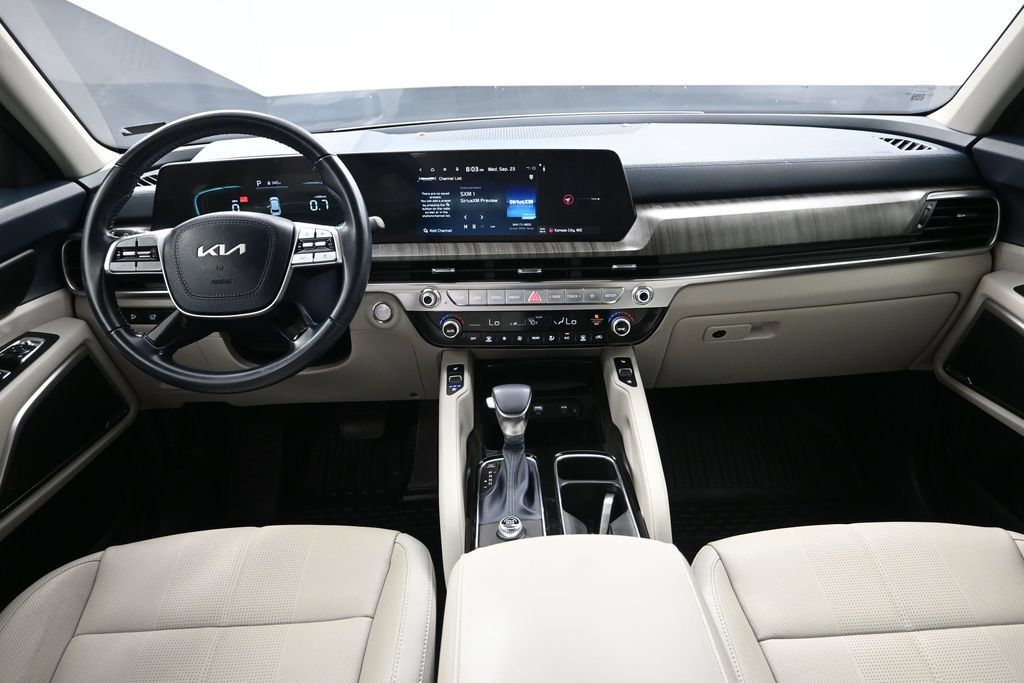 Used 2025 Kia Telluride EX w/ EX Captain's Chair Package FWD image 33