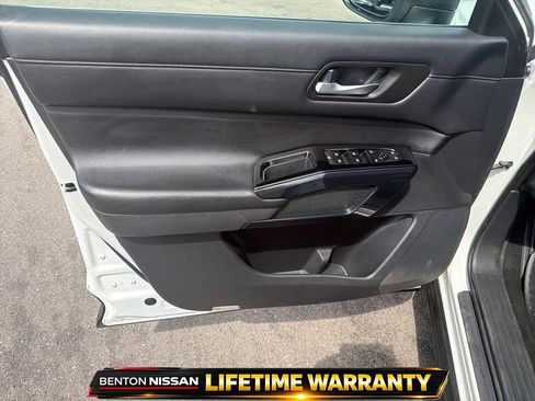 Used 2022 Nissan Pathfinder SV FWD image 12