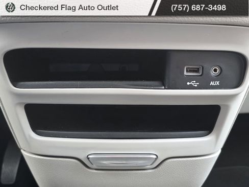 Used 2018 Chrysler Pacifica Limited image 36