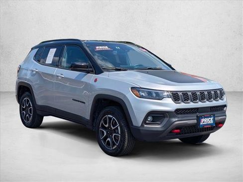 Used 2024 Jeep Compass Trailhawk AWD/4WD image 3