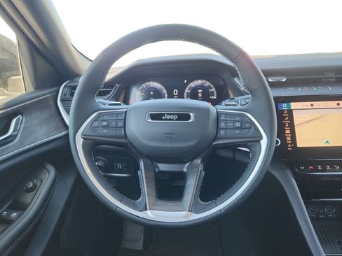 New 2026 Jeep Grand Cherokee Altitude image 12