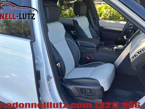 Used 2024 Land Rover Discovery Dynamic SE AWD/4WD image 9