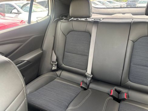 Used 2025 Buick Envista Preferred FWD image 38