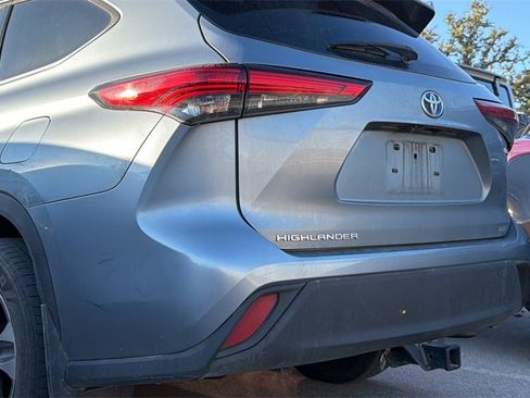 Used 2020 Toyota Highlander XLE image 10