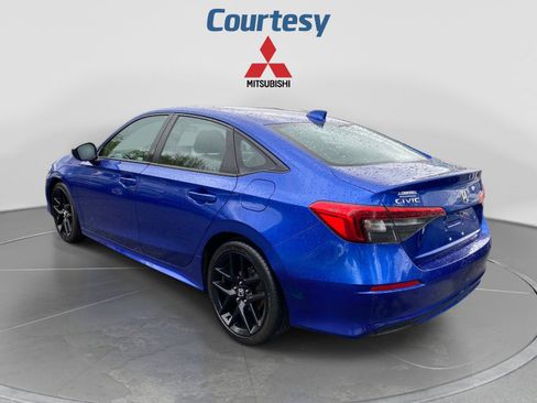 Used 2023 Honda Civic Sport image 3