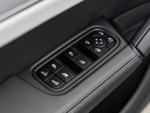 New 2026 Porsche Cayenne Coupe image 22