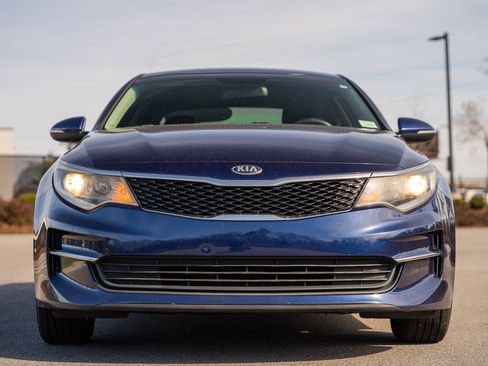 Used 2018 Kia Optima LX image 2