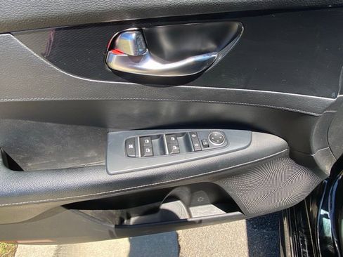 Certified 2021 Kia Forte GT-Line FWD image 9