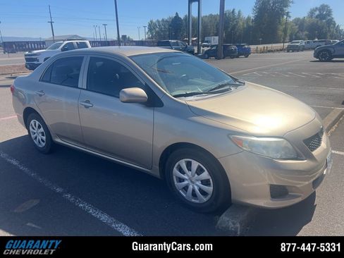Used 2010 Toyota Corolla LE image 1