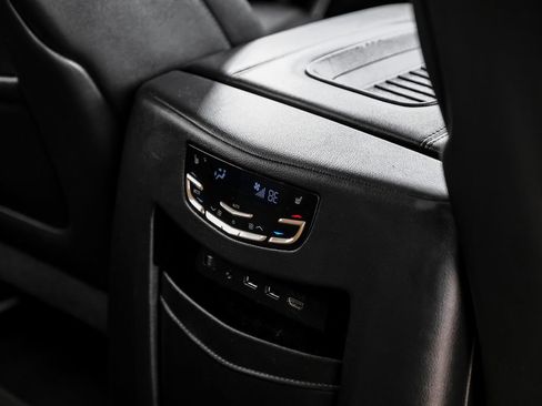 Used 2019 Cadillac Escalade ESV Premium Luxury RWD image 41