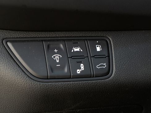 Used 2021 Genesis G70 2.0T image 38