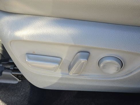 Used 2021 Toyota Highlander XLE image 16