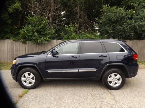 Used 2012 Jeep Grand Cherokee Laredo AWD/4WD image 2