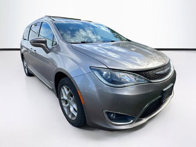 Used 2017 Chrysler Pacifica Touring-L Plus w/ Tire & Wheel Group FWD image 1