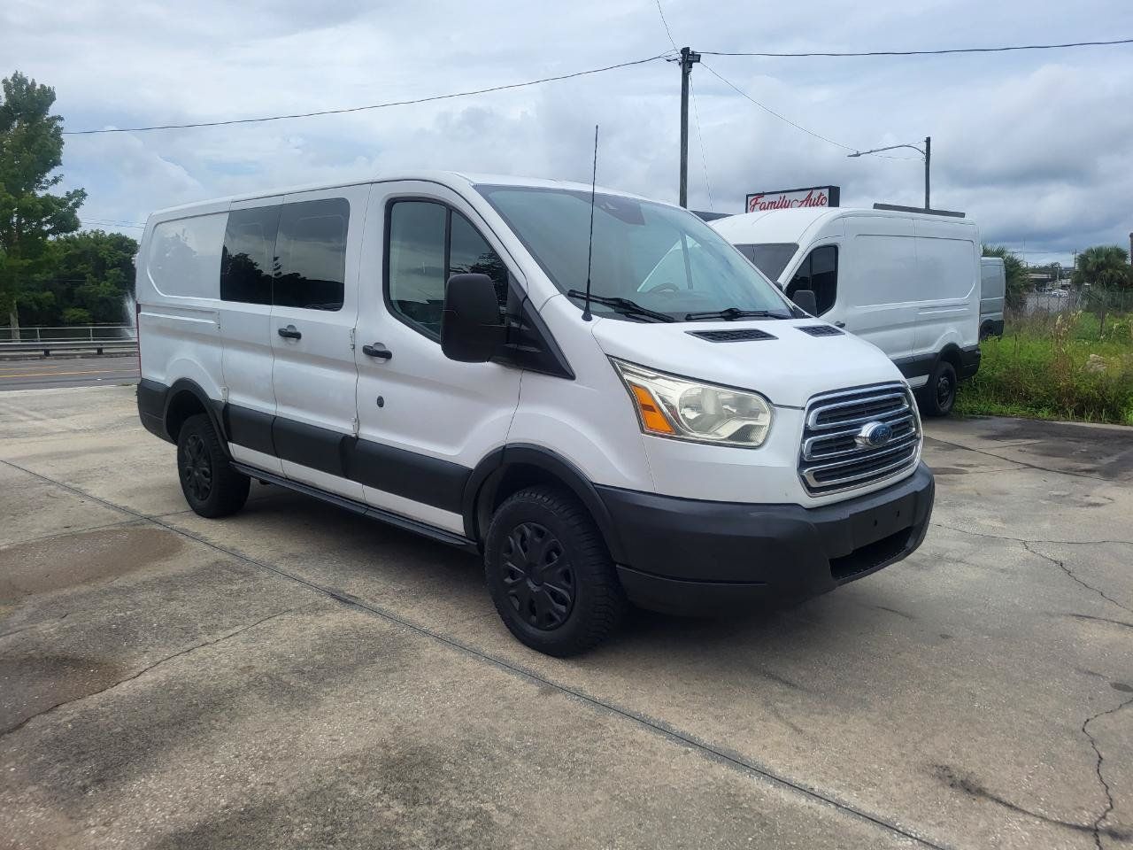 Used 2016 Ford Transit 250 130 Low Roof w/ Exterior Upgrade Package RWD image 7