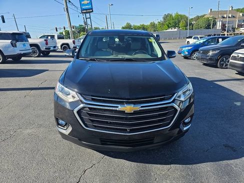 Used 2020 Chevrolet Traverse LT w/ LT Premium Package FWD image 3