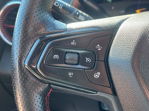 Used 2025 Chevrolet Trax RS FWD image 17