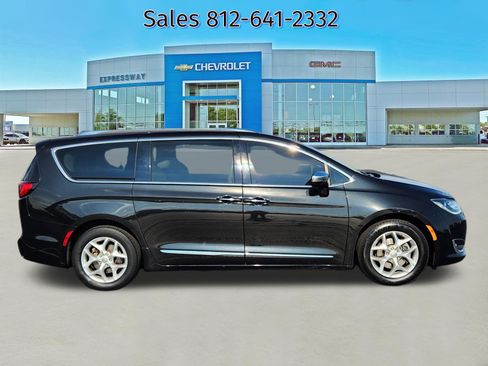 Used 2020 Chrysler Pacifica Limited FWD image 8