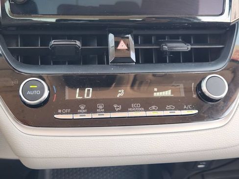 Used 2025 Toyota Corolla LE FWD image 14
