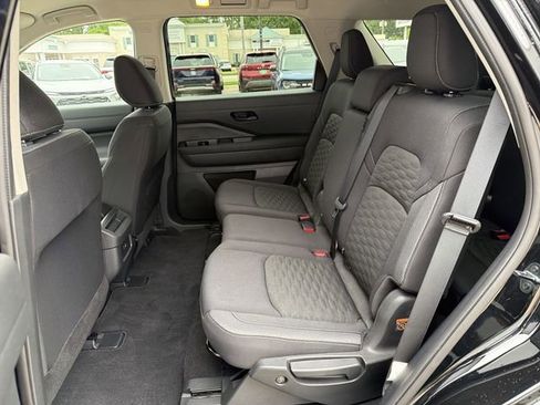 Used 2024 Nissan Pathfinder S AWD/4WD image 23