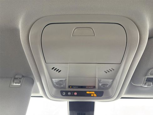 Used 2023 Chevrolet Equinox LT image 6