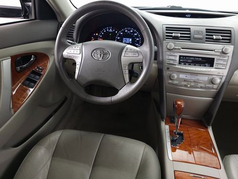 Used 2011 Toyota Camry XLE image 16