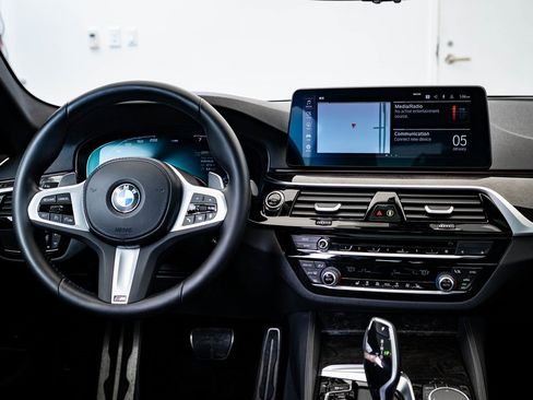 Used 2023 BMW 540i w/ M Sport Package image 31