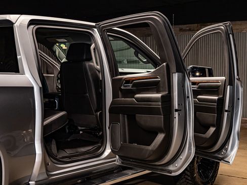 Used 2024 GMC Sierra 1500 SLT w/ SLT Premium Package image 31