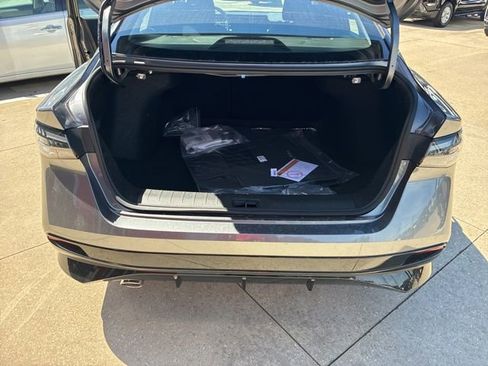 New 2026 Nissan Sentra SR w/ Floor Mat Package FWD image 6