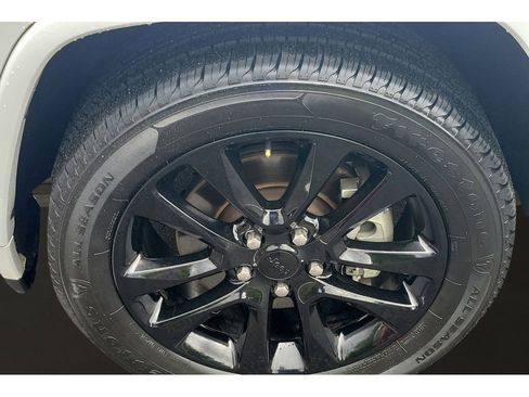 Used 2021 Jeep Grand Cherokee Laredo X AWD/4WD image 10