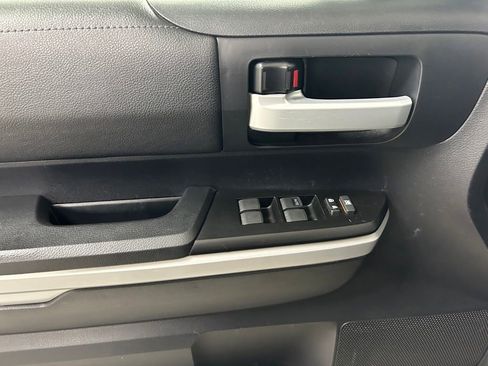 Used 2019 Toyota Tundra SR5 w/ Convenience Package AWD/4WD image 17