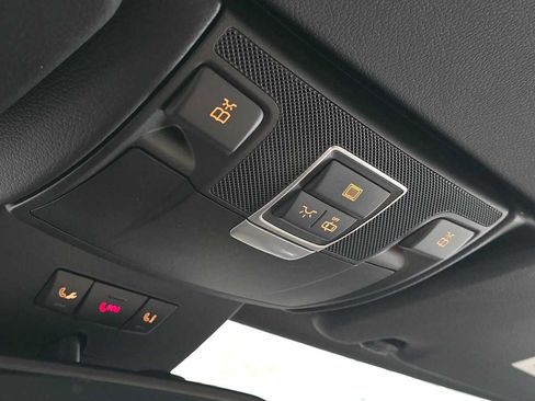 Used 2015 Mercedes-Benz SL 400 image 32